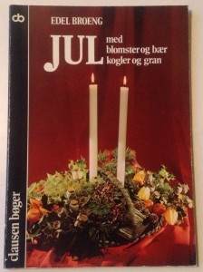 Jul med blomster og br, kogler og gran