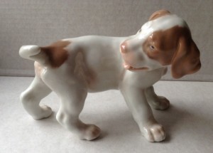 B & G porcelnsfigur Hundehvalp leger med hale