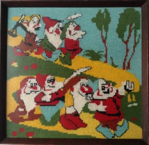 Broderet brnebillede De 7 sm Dvrge Ml: 32 x 32 cm