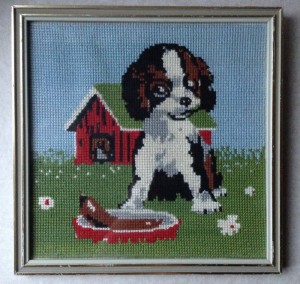 Indrammet brne broderi med hund