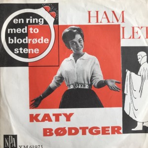 Single Katy Bdker Hamlet og En Ring med to blodrde Stene