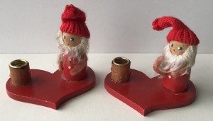 Trstage med lille  nisse til julelys