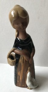 Japansk figur af pige med gs