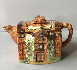 Cottagehouse theapot Arthur Wood England
