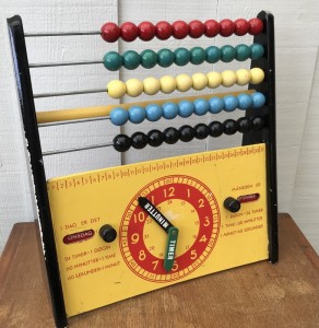 Brio kugleramme med ur og kalender