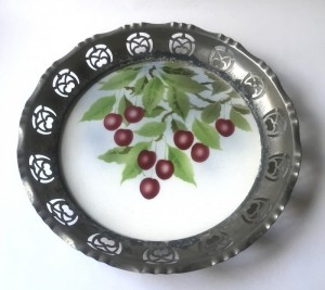 Rundt fad med kirsebr decor p porceln