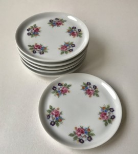 Funny Design sm assietter med blomsterdecor