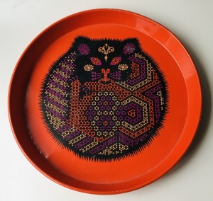 Rund retro metal bakke med kat