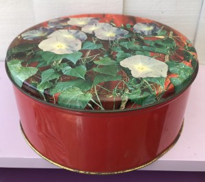Vintage dse med bl snerle decor p lg