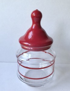 Glaskrukke med rde striber og glaslg