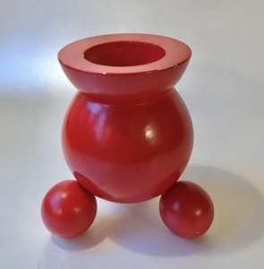 Rd tr lysestage med kugleben H:11,5 cm