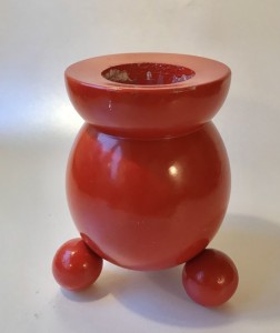 Rd tr lysestage med kugleben H:11,5 cm