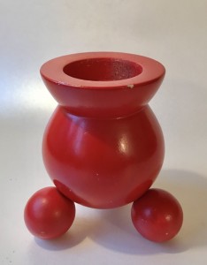 Rd tr lysestage med kugleben H:11,5 cm