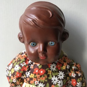 Chokoladebrun dukke med meget bl jne