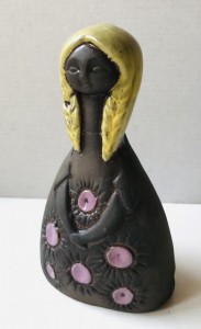 Svensk pigefigur med fletninger