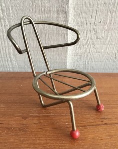 Lille stringstol til Rosenbud dukke