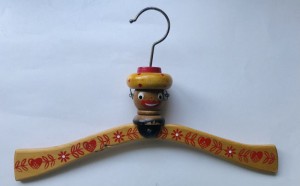 Brne trbjle med figur