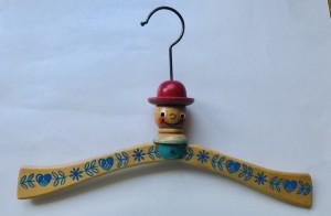 Brne trbjle med figur
