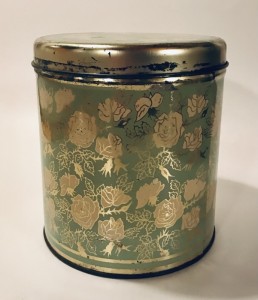 Retro dose med blomster decor