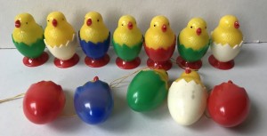 Plastik kyllinger i ggeskal