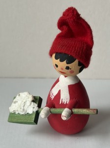 Svensk nisse med sneskovl